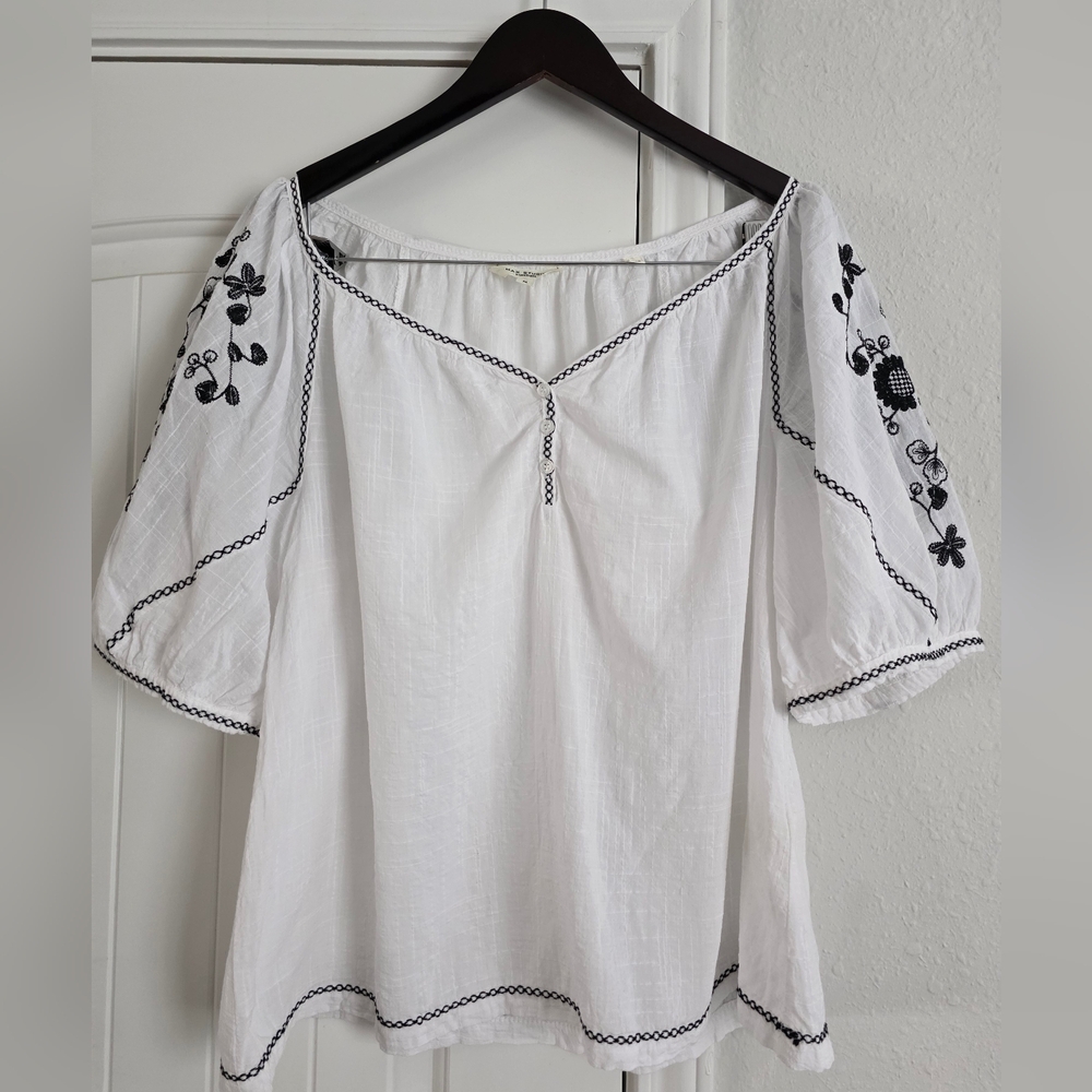Max Studio White & Black Embroidery Blouse Size M